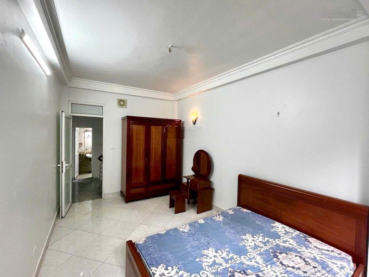 Giá siêu rẻ! Phố Kim Ngưu, lô góc, 2 thoáng 80m mặt phố, dân xây chắc chắn, full nội thất 35m2.