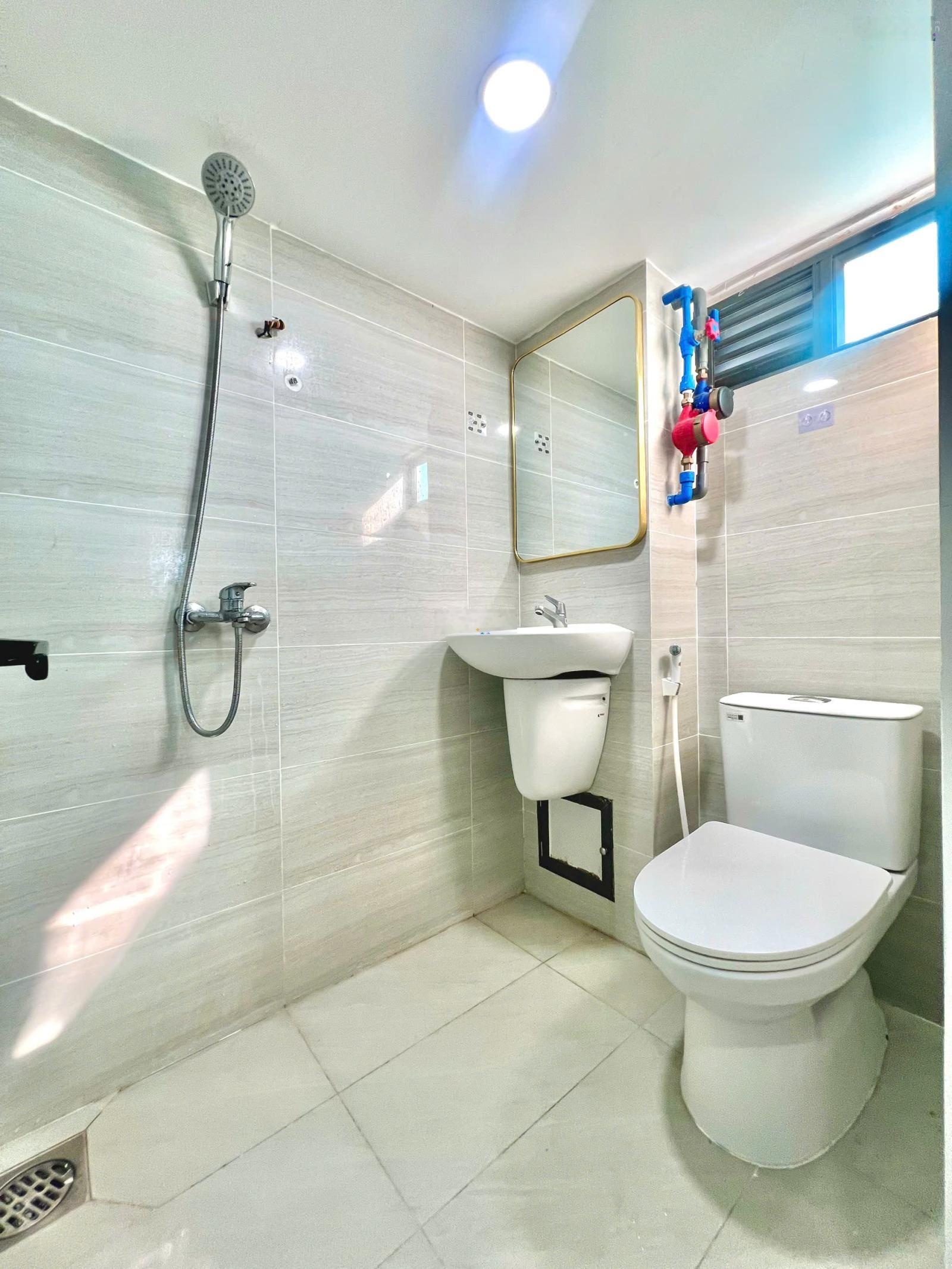 Phòng mới xây, nội thất cơ bản, an ninh, giờ tự do lê ngã giao âu cơ tân phú