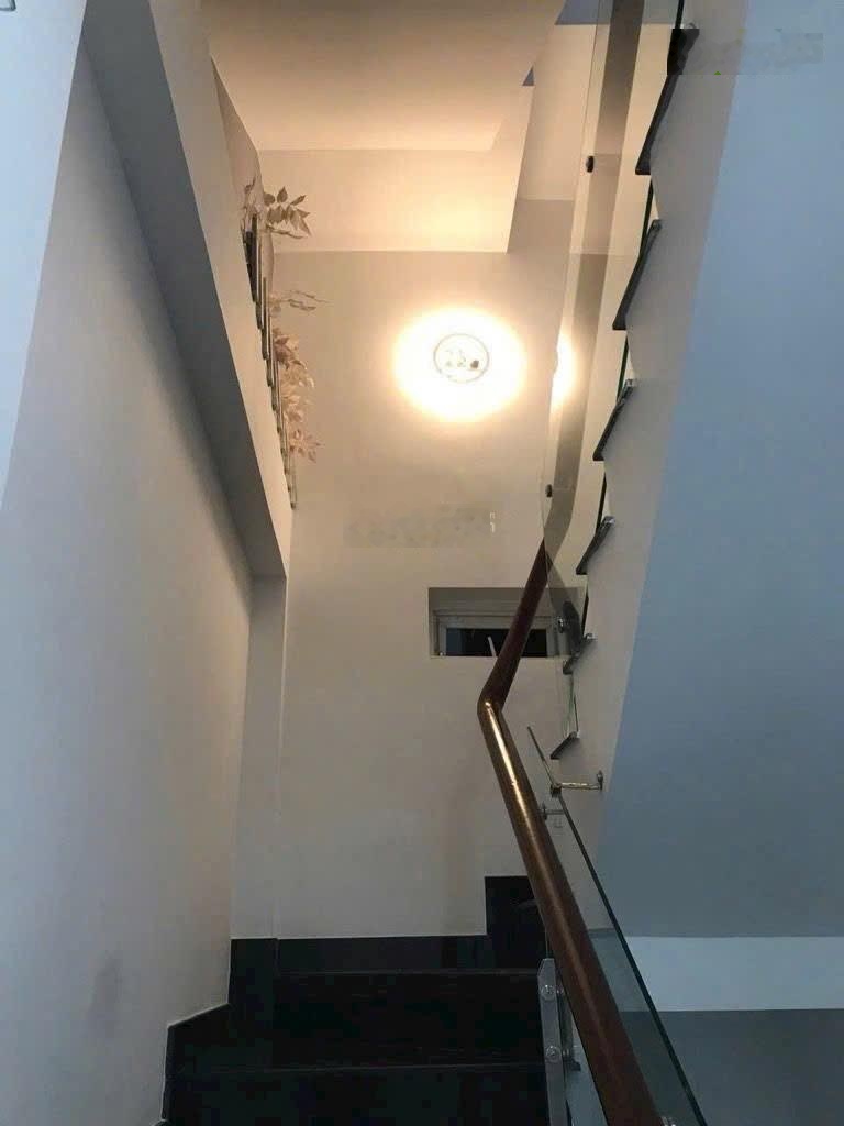 Sát MT Hồ Bá Kiện TT quận 10 - 5 tầng BTCT - 2 mặt tiền trước sau - chỉ 7đ9