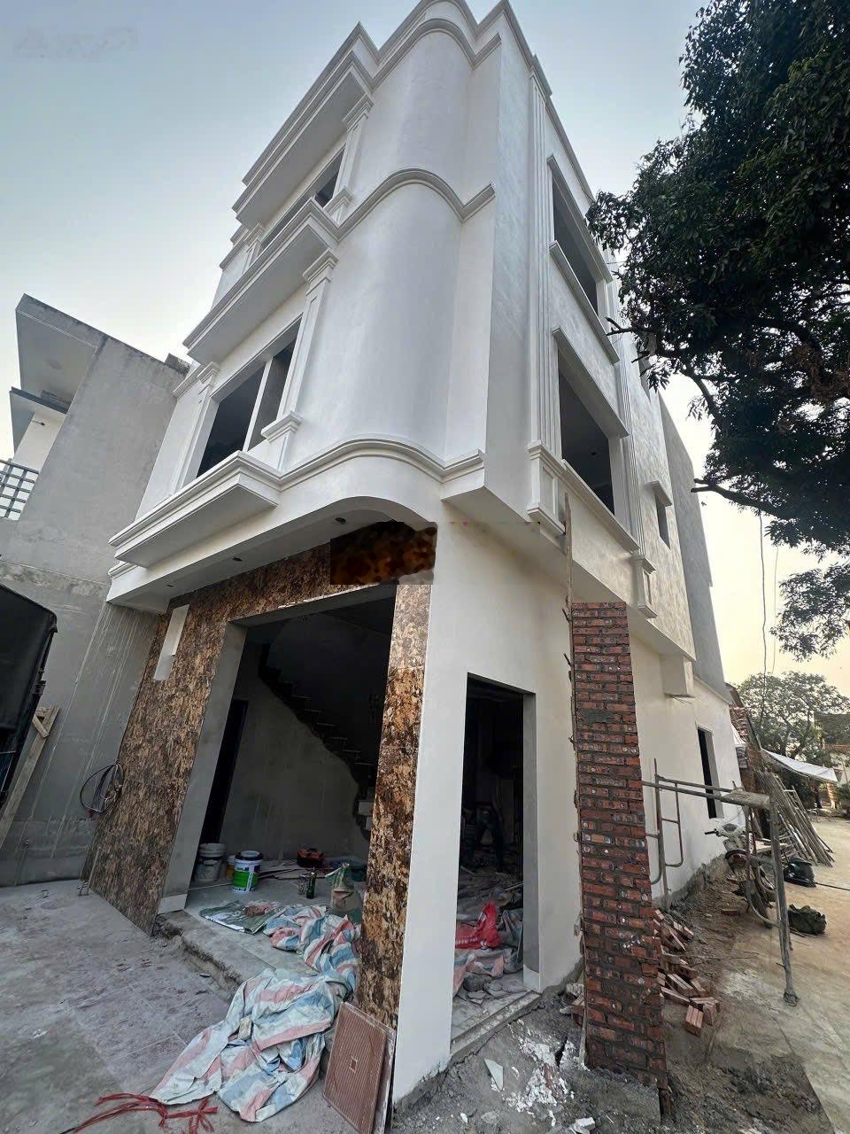 Bán đất sẵn nhà 3 tầng mới cứng giá chỉ nhỉnh 3 tỷ, sát cnc hoà lạc