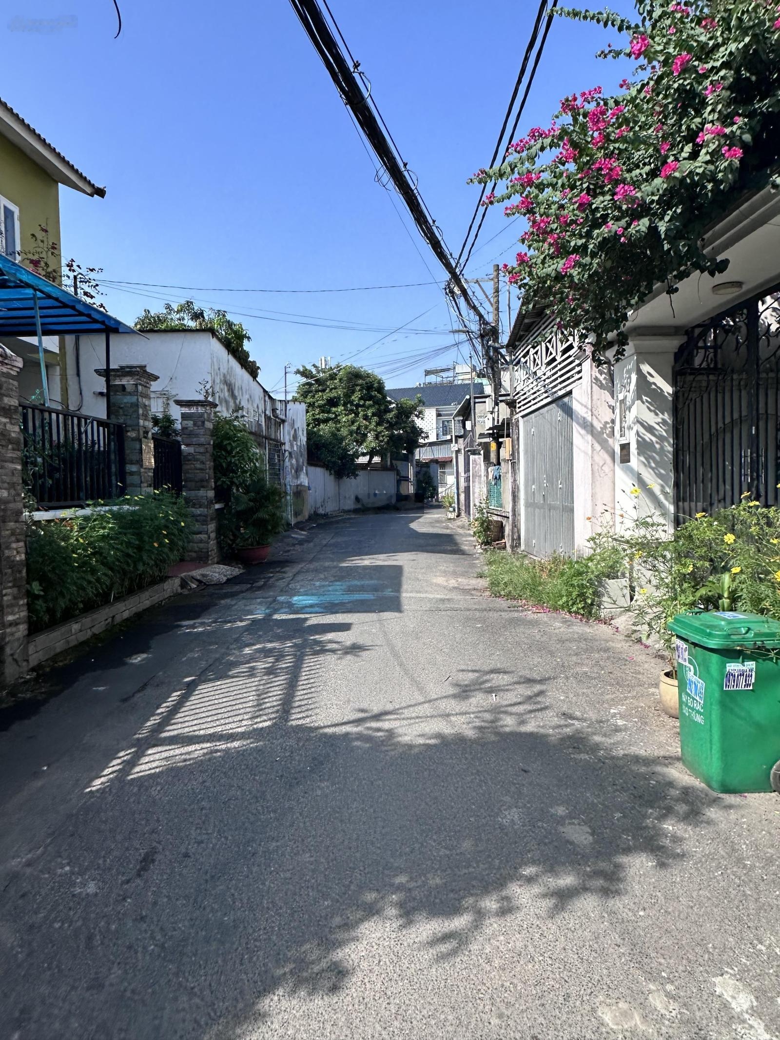 Hàng Đ. Tư - Linh Trung giá rẻ xe tải thông có dòng tiền 6tr/th, 4,8 tỷ