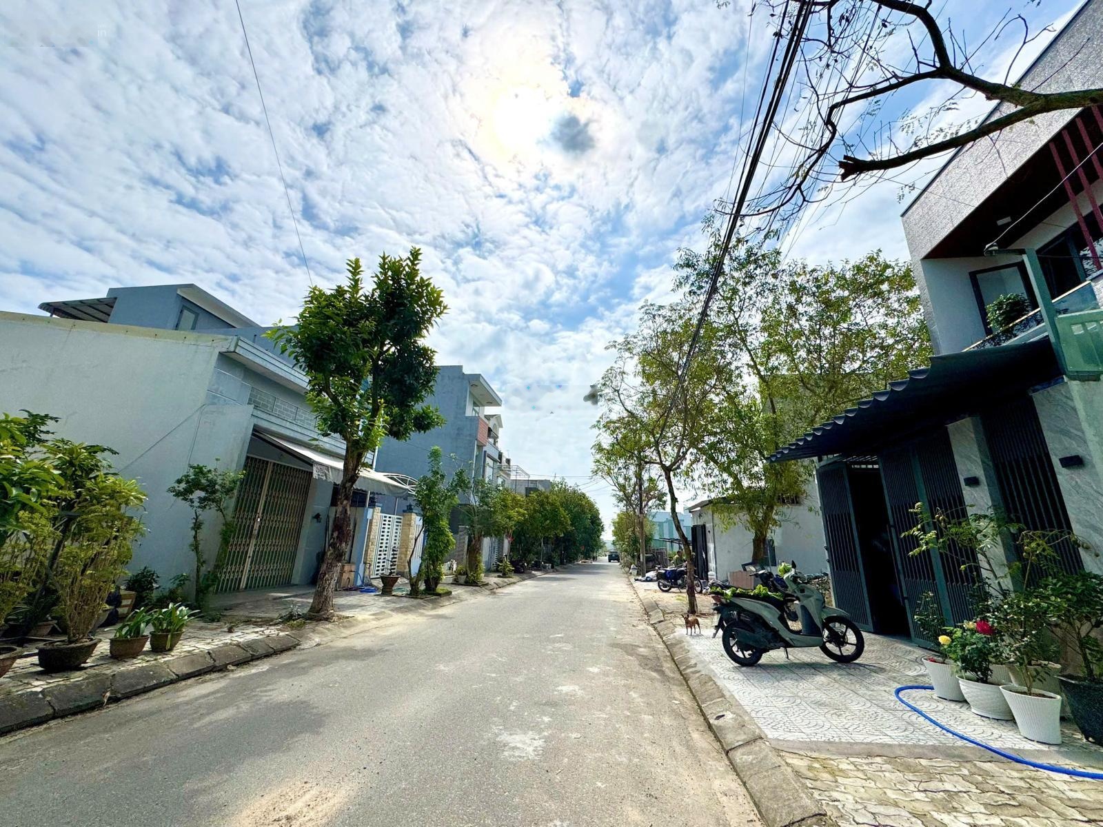 Bán nhanh lô đất đẹp 2MT trước sau hiếm có đường Bùi Bỉnh Uyên gần biển Non Nước. Giá tốt