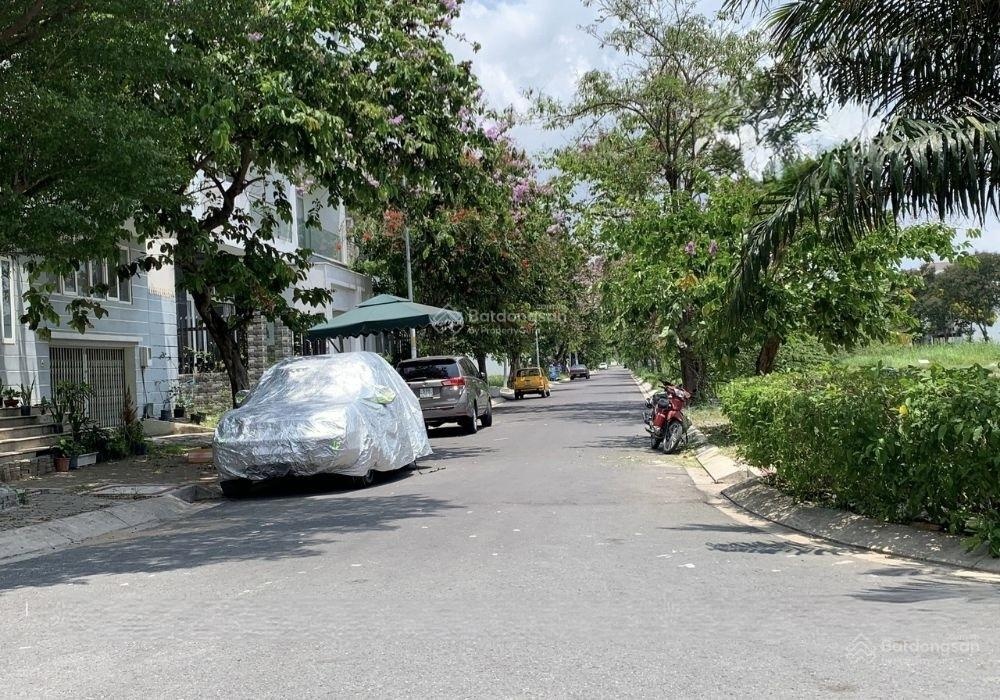 Lô 120m2 giá 6,5tỷ - Đối diện trường Einstein School (ESH) - full thổ cư - Sổ hồng công chứng ngay