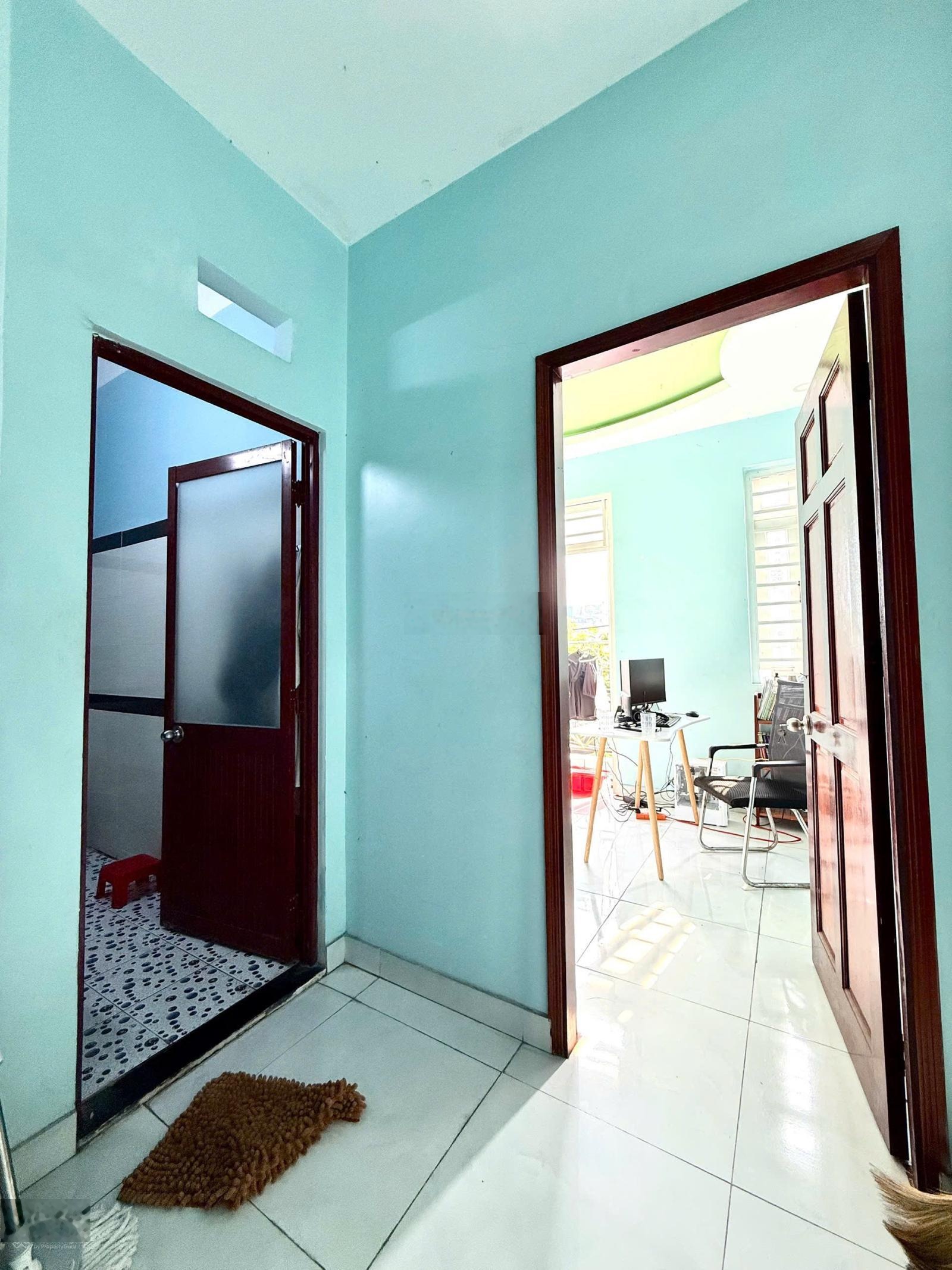 Chỉ 5,5 tỷ (tl) nhà 1 trệt 3 lầu hẻm 9m, cách mt ht07 50m, 5pn, sổ hồng riêng!