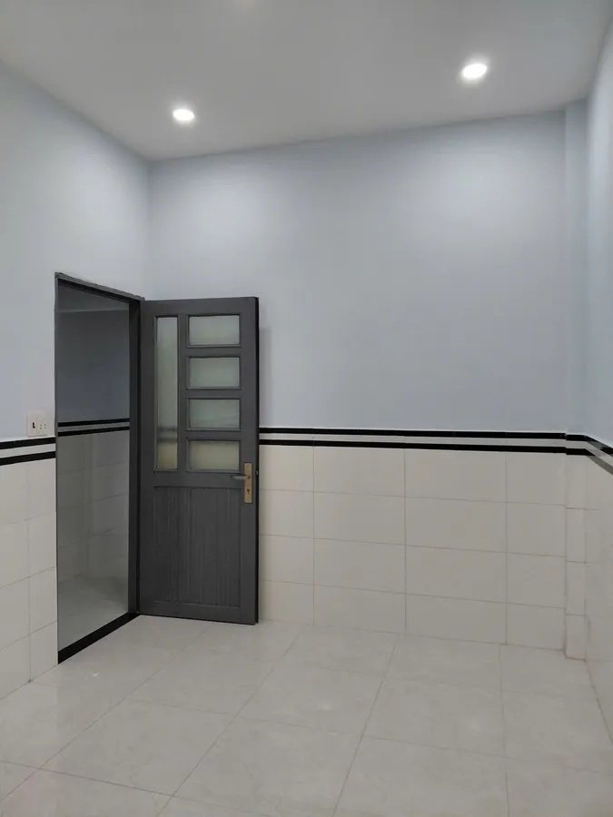 Gò Vấp bán nhà 1 trệt 1 lầu, diện tích sàn: 90m2, 6 phòng, hẻm rộng, gần chợ Cầu, nhỉnh 4 tỷ