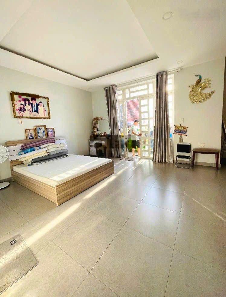 Bán nhà đường nguyễn văn quỳ quận 7, ô tỗ đỗ cửa, 134m2, ngang 7m, 13 tỷ