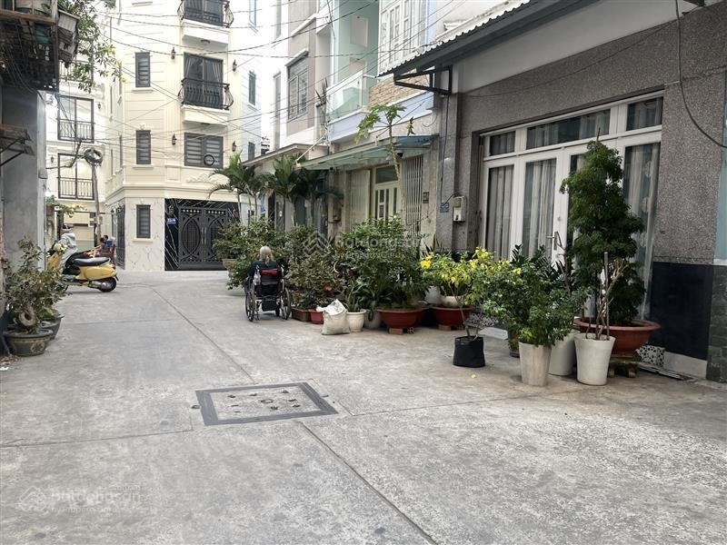 Hẻm xe hơi - ngay khu ẩm thực phan xích long - ngang 5 m - 5 tầng btct - 5 pn - nhỉnh 9 tỷ