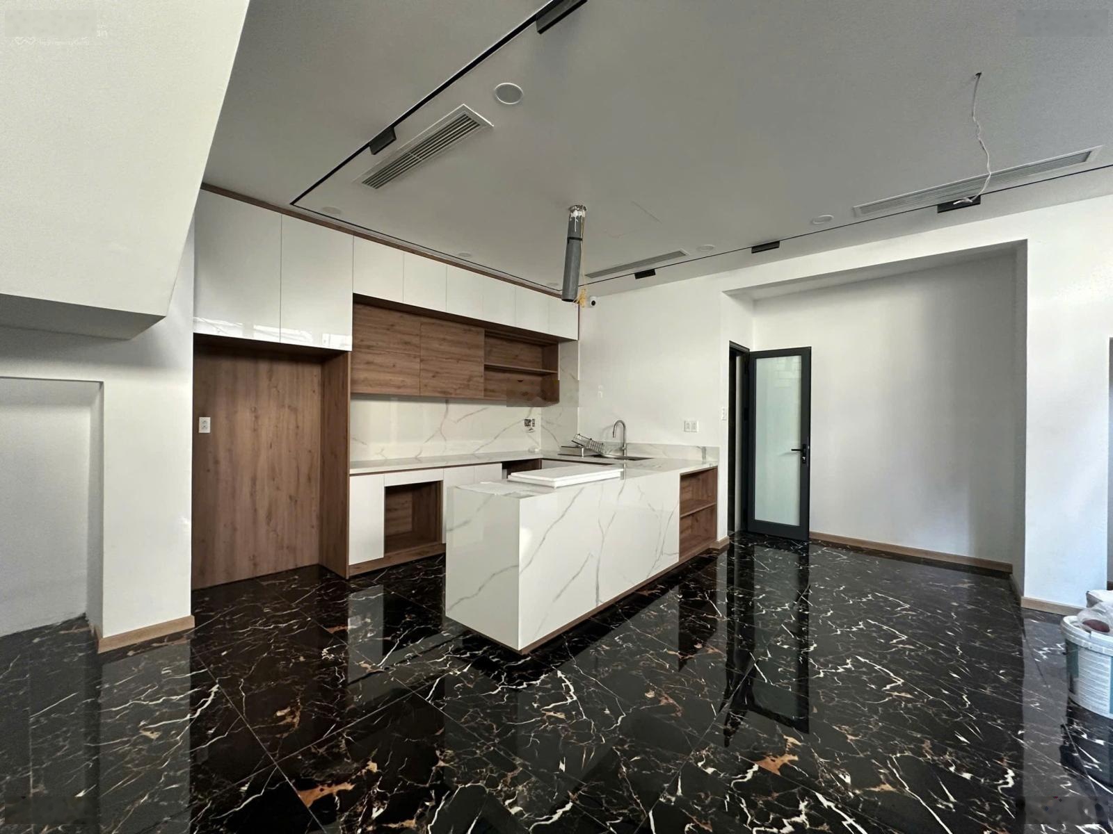 Bán nhà 4 tầng x118m2 thang máy siêu đẹp mt Thanh Sơn, Hải Châu