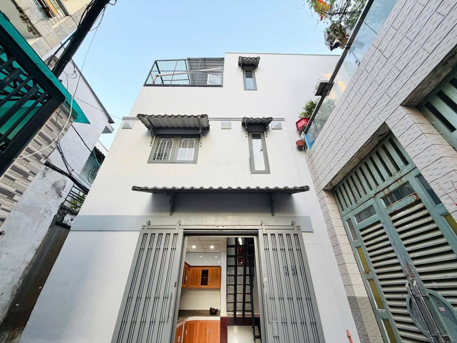 Nhà 2 lầu hẻm kế bên ST Coopmark Quang Trung p11 Gò Vấp