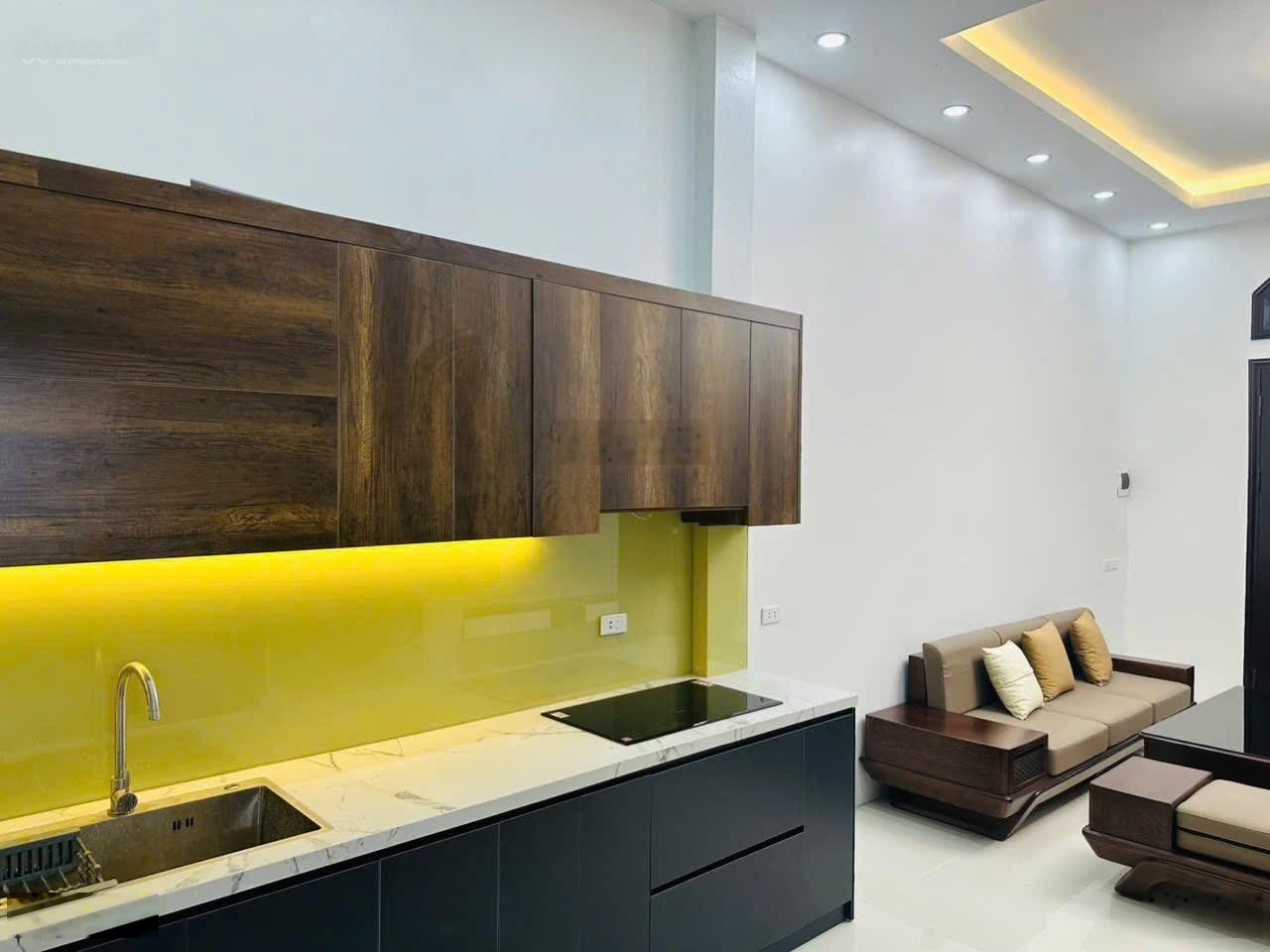 Chính chủ bán nhà ngõ 219 phố trích sài - tây hồ - 37m - 5 tầng - mt 4.2m - giá 7.9 tỷ - sổ đỏ