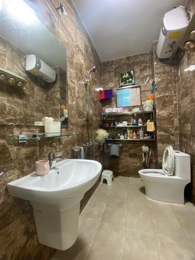 Cực hiếm! chỉ 18tỷ có nhà phân lô lê trọng tấn - ô tô tránh, vào nhà - ở sướng - gần hồ