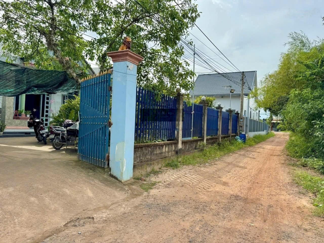 Em nắm chính chủ cứng ngắt lô đất thổ cư với (103m2) ngay Thị xã Trảng Bàng. Giá 590tr thương lượng