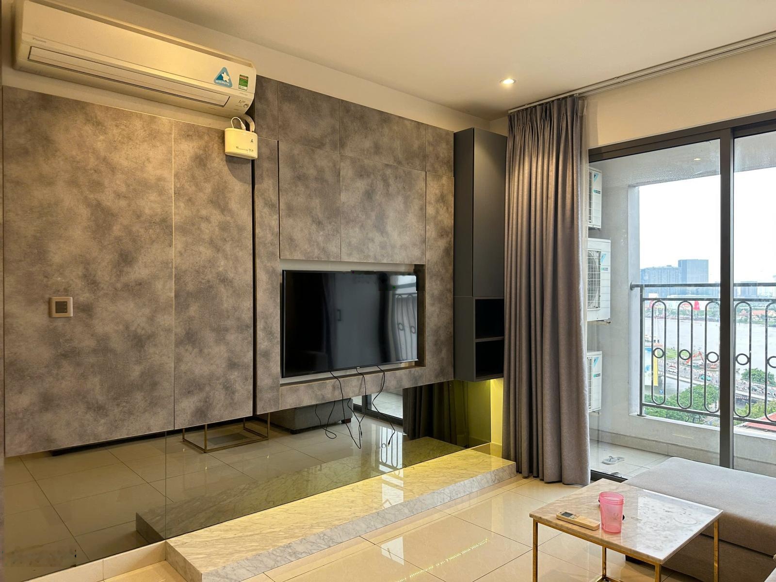 Cho thuê căn hộ 2PN view pháo hoa Saigon Royal giá chỉ 26tr/tháng