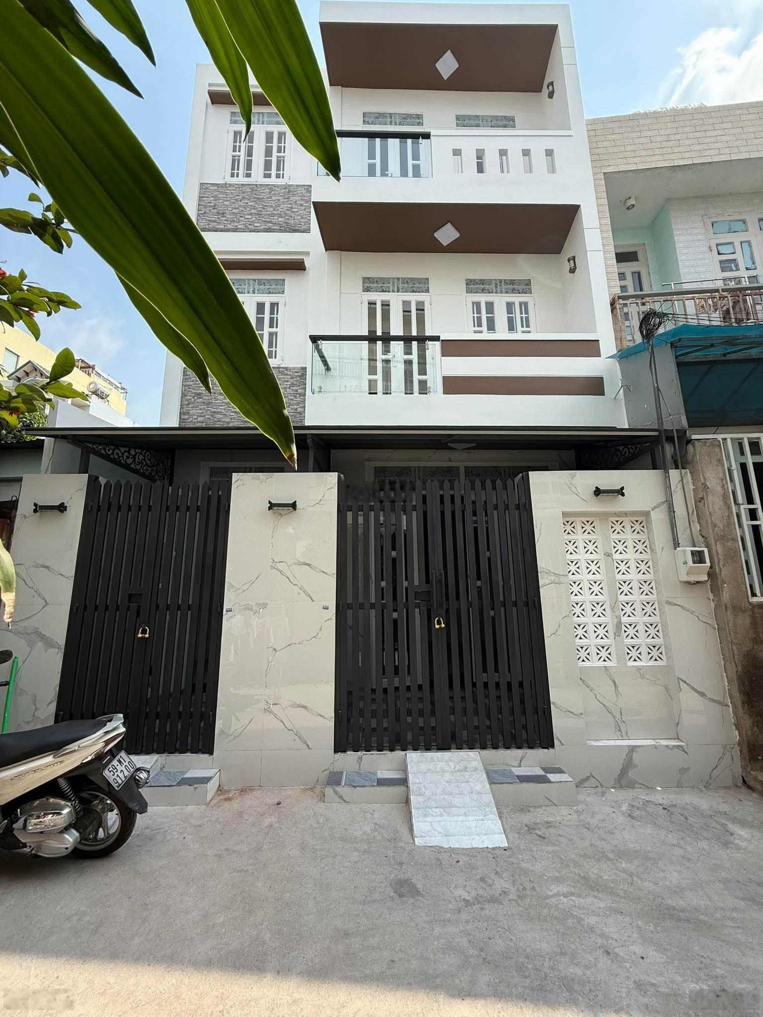 Nhà đẹp đón tết3 tầng btct 4pn hẻm 5m dtsd 140m2 sân thượng không quy hoạch không