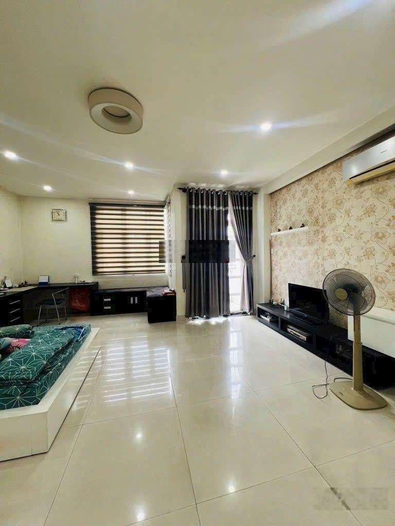 Bán Nhà Tên Lửa MT Đường 1A, Bình Trị Đông B, Bình Tân, 120m2 kc 1 trệt 2 lầu ST hoàn công