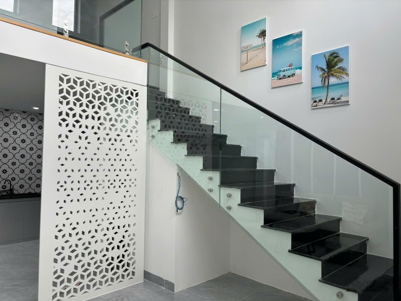 Bán nhà NEW 100 mê lửng 2pn , 2wc , full nội thất , đường Tân Thái 7 , dt : 65m2 , Gía : 6,85 tỷ