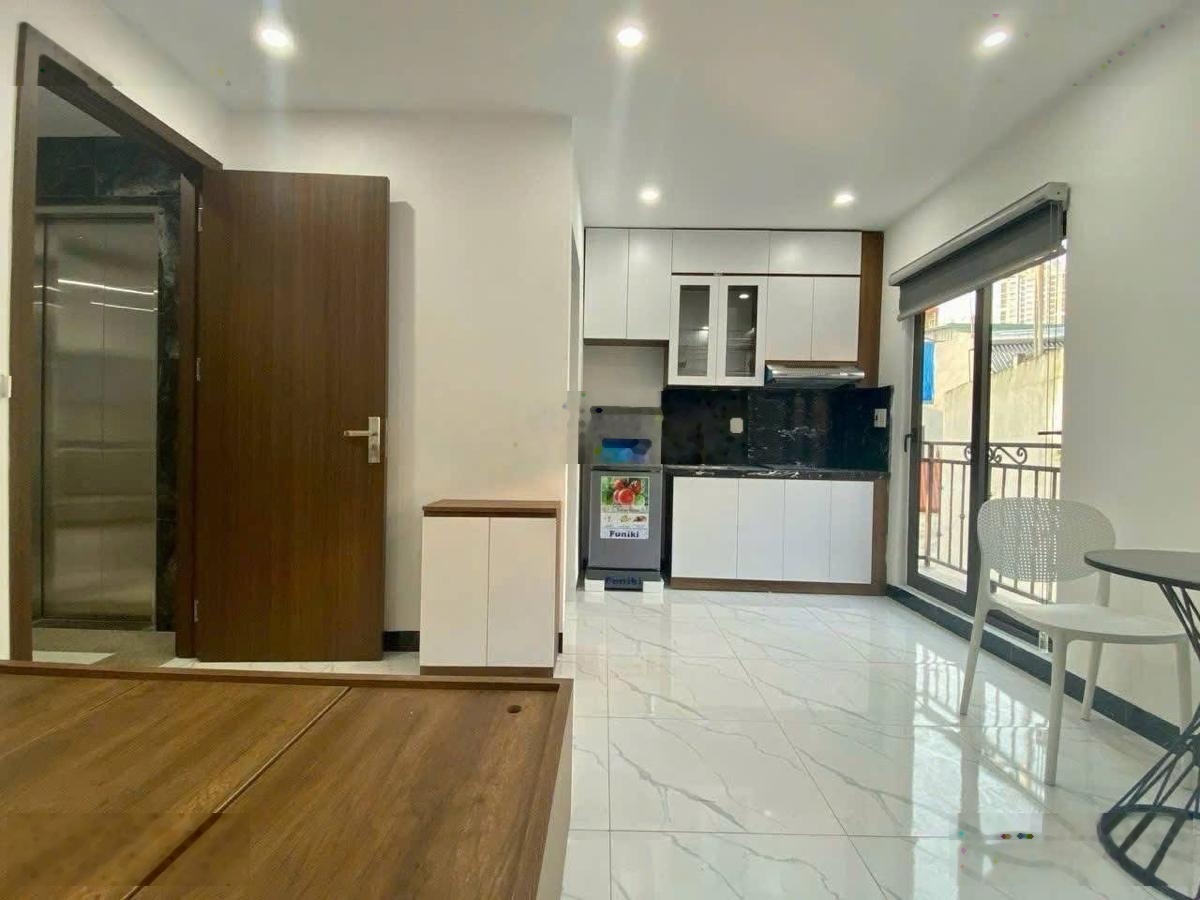 Toà CHDV Hào Nam, 3 thoáng, xây mới, có ban công, thang máy, PCCC chuẩn, 18P KK, DT 1.2 tỷ/ năm