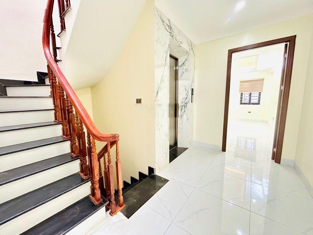 Bán nhà riêng đẹp tại Nam Dư, 16,2 tỷ, 65 m2, 6PN, 7WC, nhiều tiện ích hot