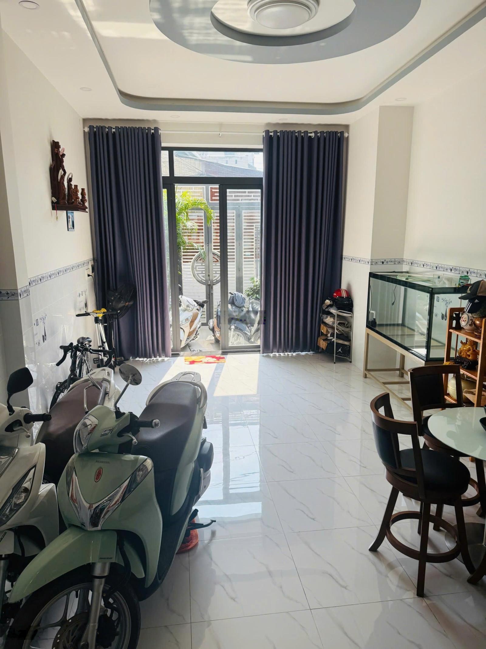 Nhà 1 trệt 1 lầu, Phước Long B, giá 5,8 tỷ.