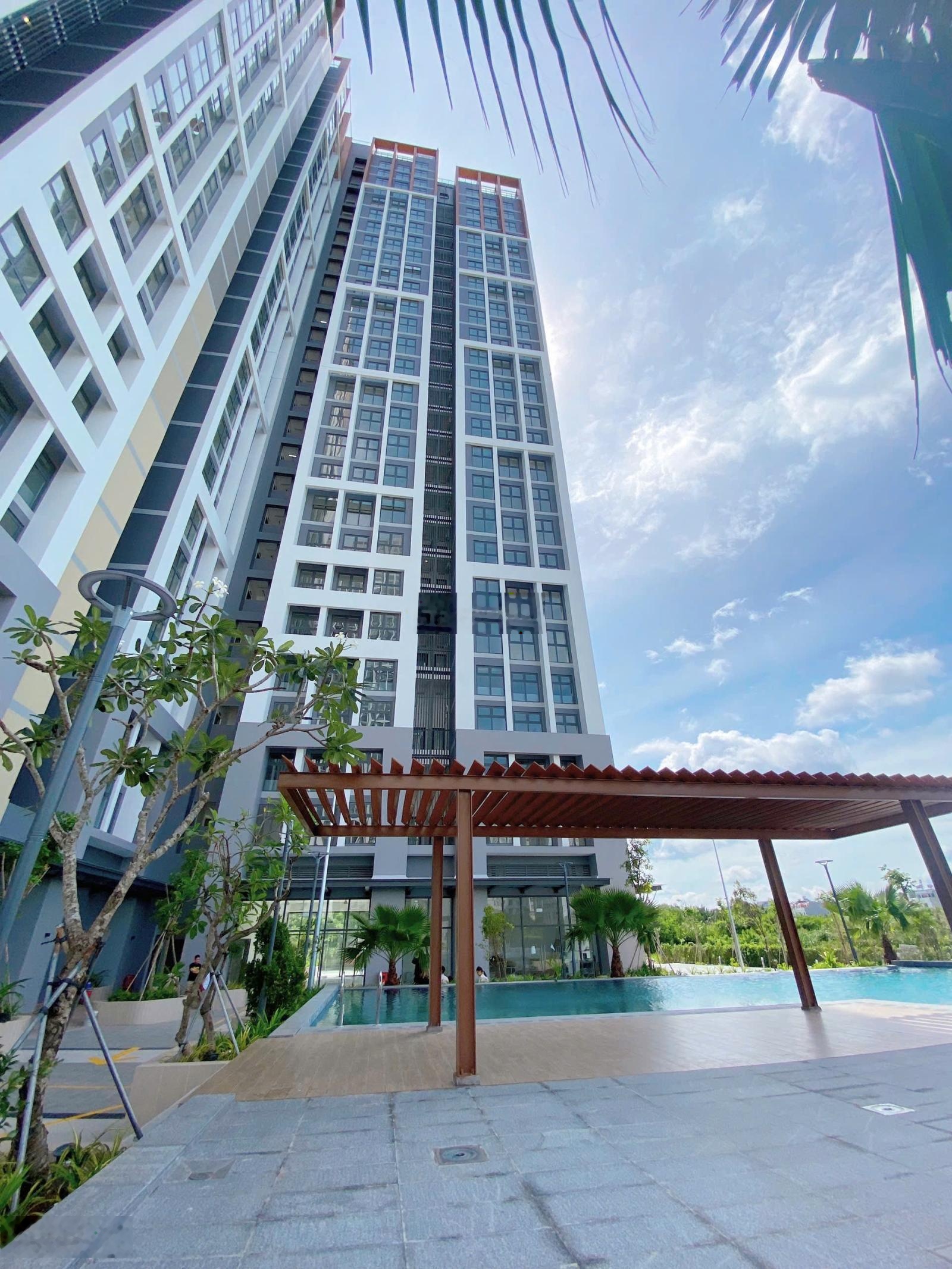 Bán gấp căn 2PN2WC full nội thất, tầng cao view đẹp. Full giá 2ty980. Lh 0901332877