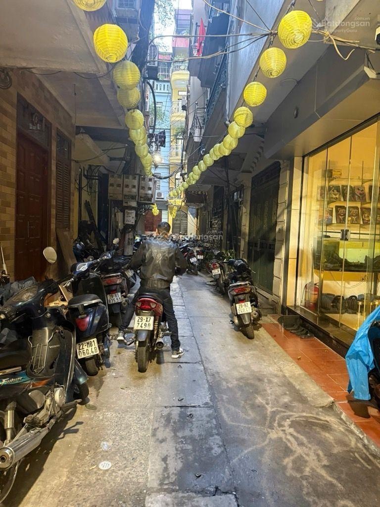 Nhà phố kim mã--quận ba đình -cách phố 20 m-sổ đỏ vuông đét -42 m2-mt 3.9 m