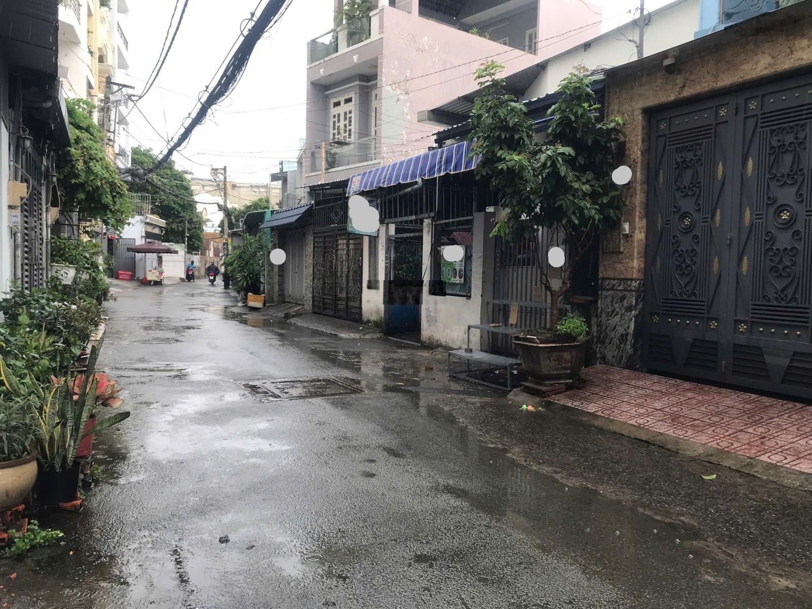 Gò Vấp bán nhà nhà nát cấp 4, diện tích: 70m2, 3 phòng trọ, hẻm xe hơi, gần chợ Cầu, nhỉnh 5 tỷ