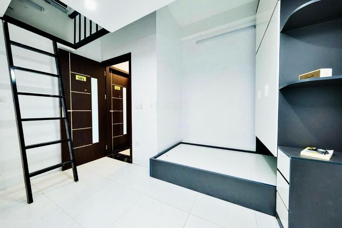 Toà CHDV Nguyễn Chí Thanh, bác gác tránh, ngõ thông, gác xép, 9T thang máy, 18P KK, DT 1.2 tỷ/năm