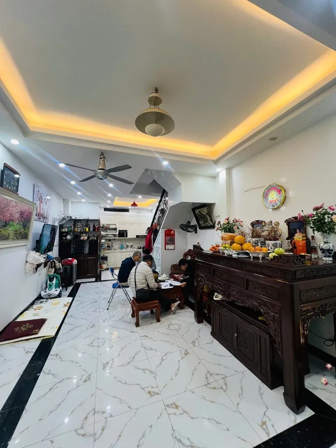 Bán nhà nguyễn đình hoàn 64m2 - 3 tầng - 11 tỷ tt cầu giấy - nguyễn khánh toàn