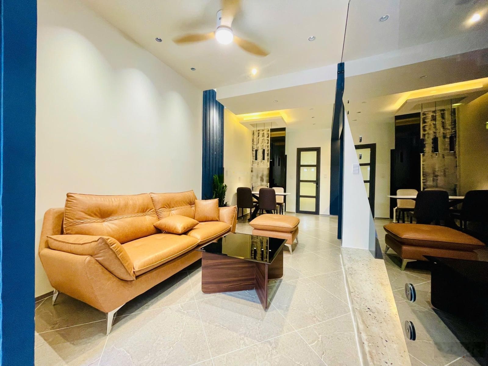 Gò Vấp Bán nhà 1 trệt 1 lầu, diện tích sàn: 91m2, 8 phòng, hẻm xe hơi, gần chợ Rau, nhỉnh 5 tỷ