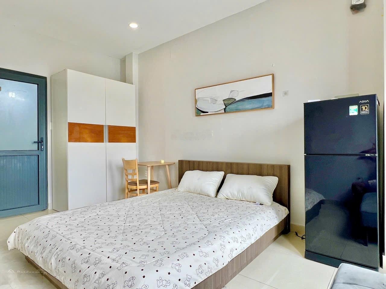 Cho thuê phòng quận 4, 1PN ban công, gần đh Luật, cầu Kênh Tẻ