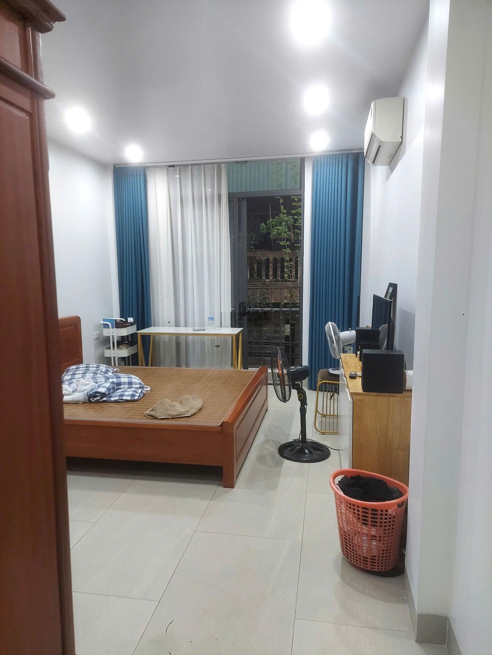 Bán Nhà Yên Bái 2 Quận HBT Hà Nội DT 75/80m 4 Tầng MT 5,1m Giá 22 Tỷ vị trí đẹp ngõ nông