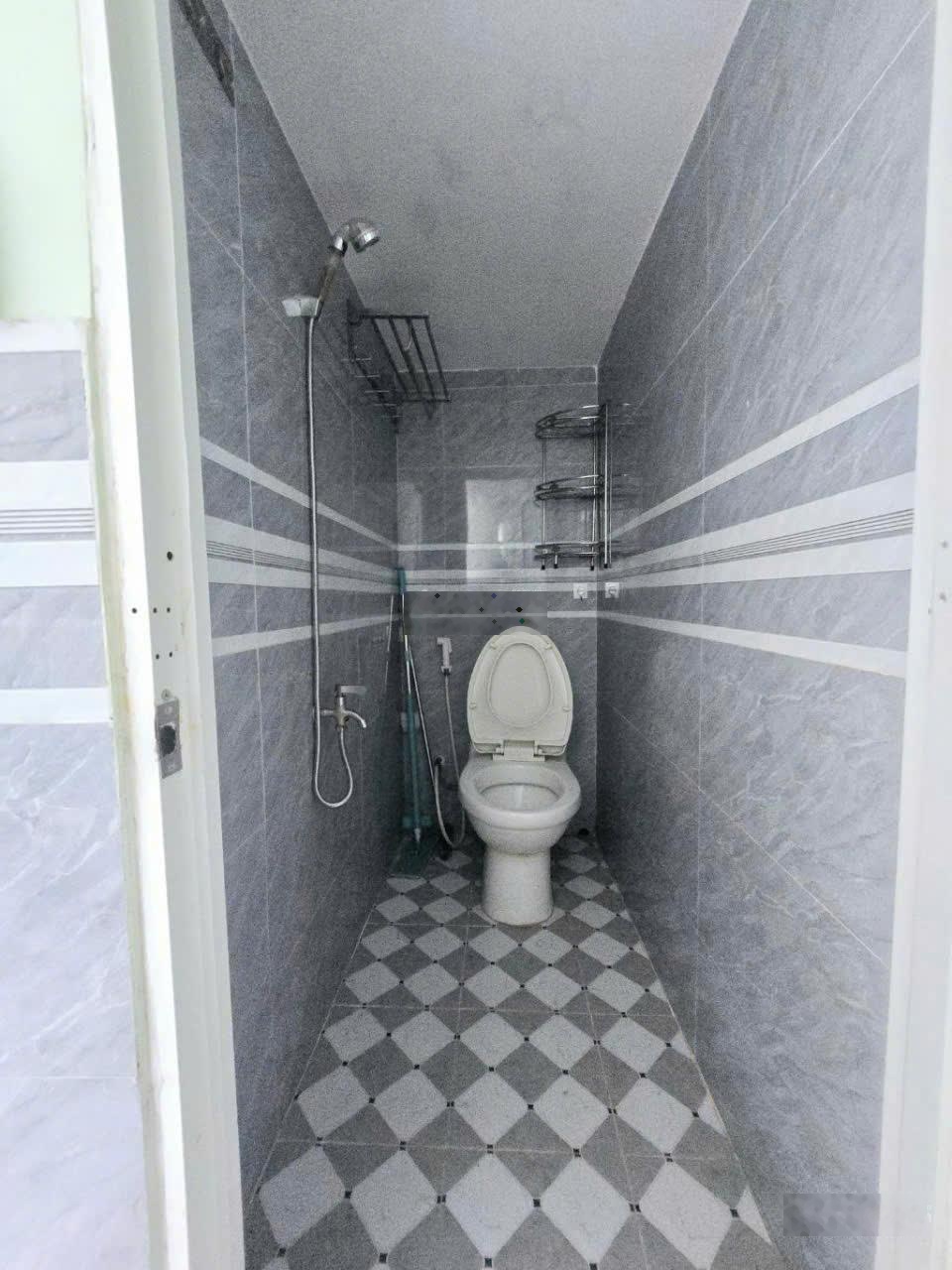 Bán gấp nhà riêng 2pn, 1wc, ngay cầu vượt linh xuân, 1,3 tỷ.