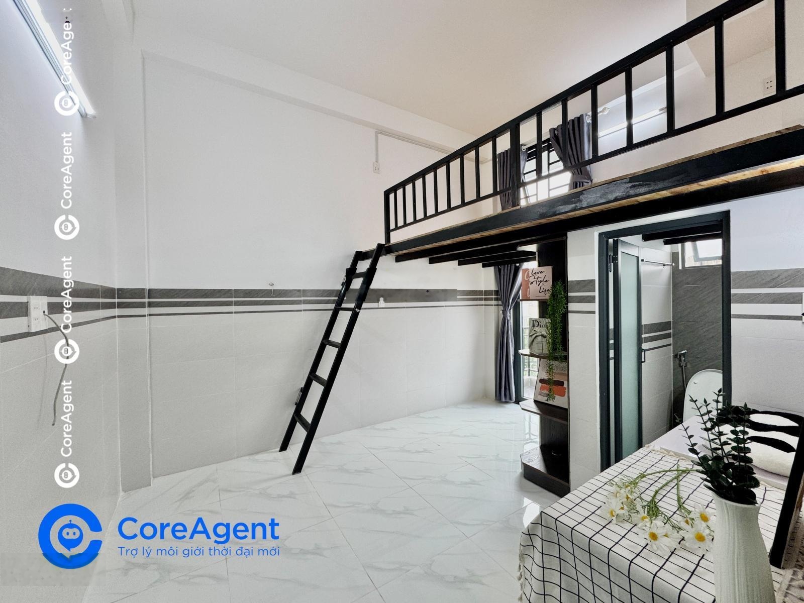 Duplex ban công - Ngay Đỗ Xuân Hợp - Gần Cao đẳng Công Thương