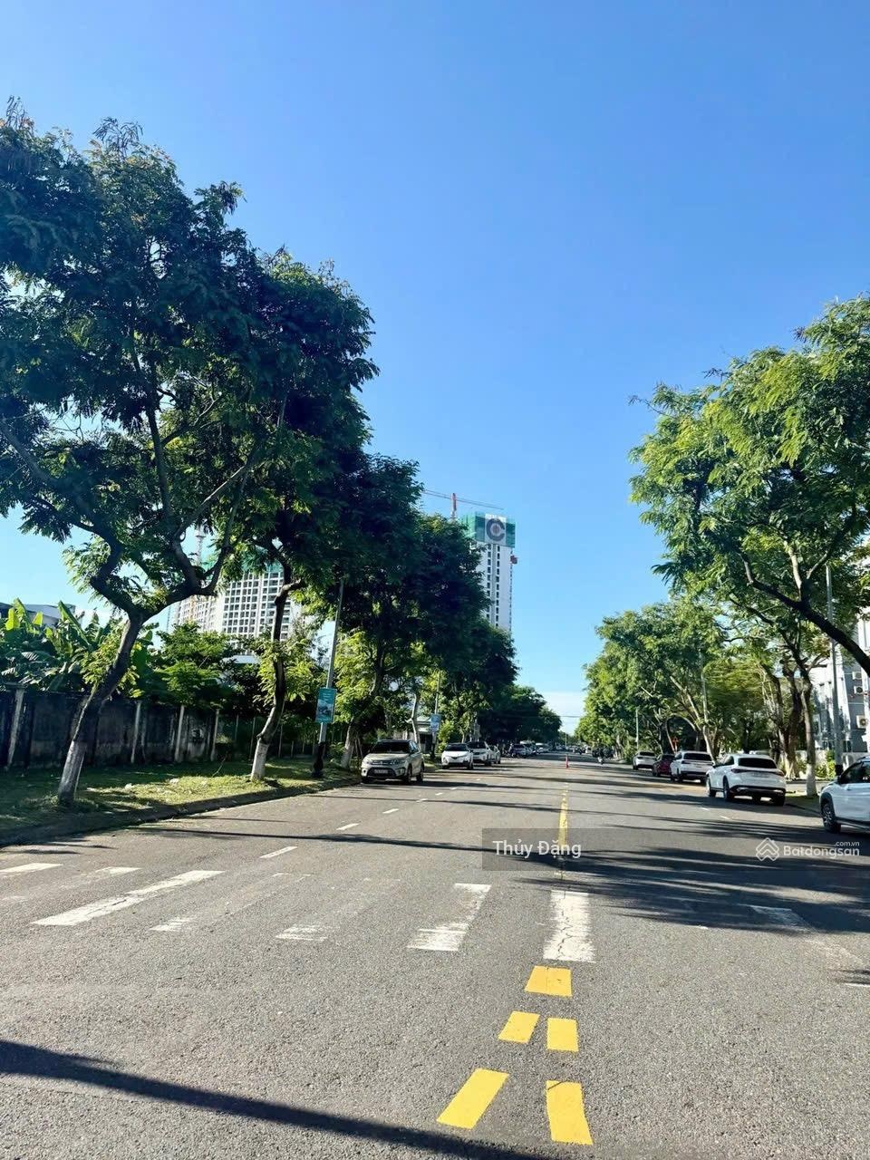 Chủ cần bán gấp lô đất 2 mặt tiền đường 7m5 Nguyễn Sơn 150m2 ngang 7m gần toà nhà 69 tầng