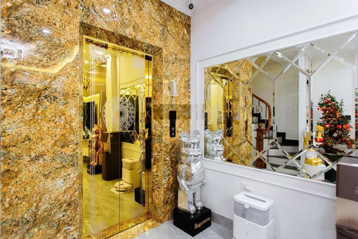 Cần bán gấp nhà phố Trương Định, thang máy 30m ra mặt phố, SĐCC, QH ổn định, gần Bách Kinh Xây 40m2