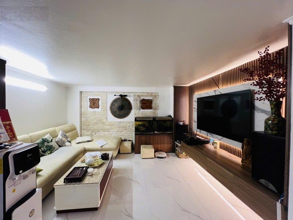 Bán nhà Thụy Khuê, Nhỉnh 11 tỷ, 55m, 5 tầng, sân thoáng, ngõ nông