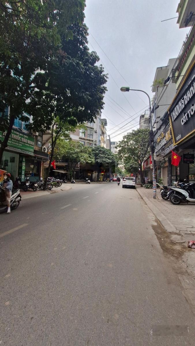 Mặt phố Phú Diễn bán đất tặng nhà 3 tầng 205m2 72 tỷ