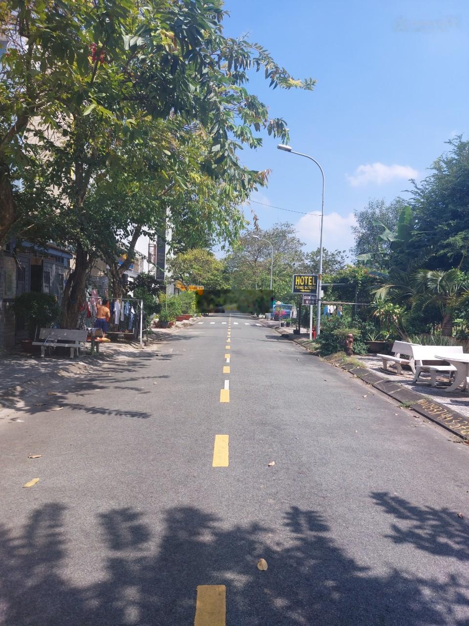 Cần bán lô đất Tại KDC cát lái.Quận 2.Gần cụm trường học các cấp.DT 5x20m(100m2) giá 72 tr/m2.