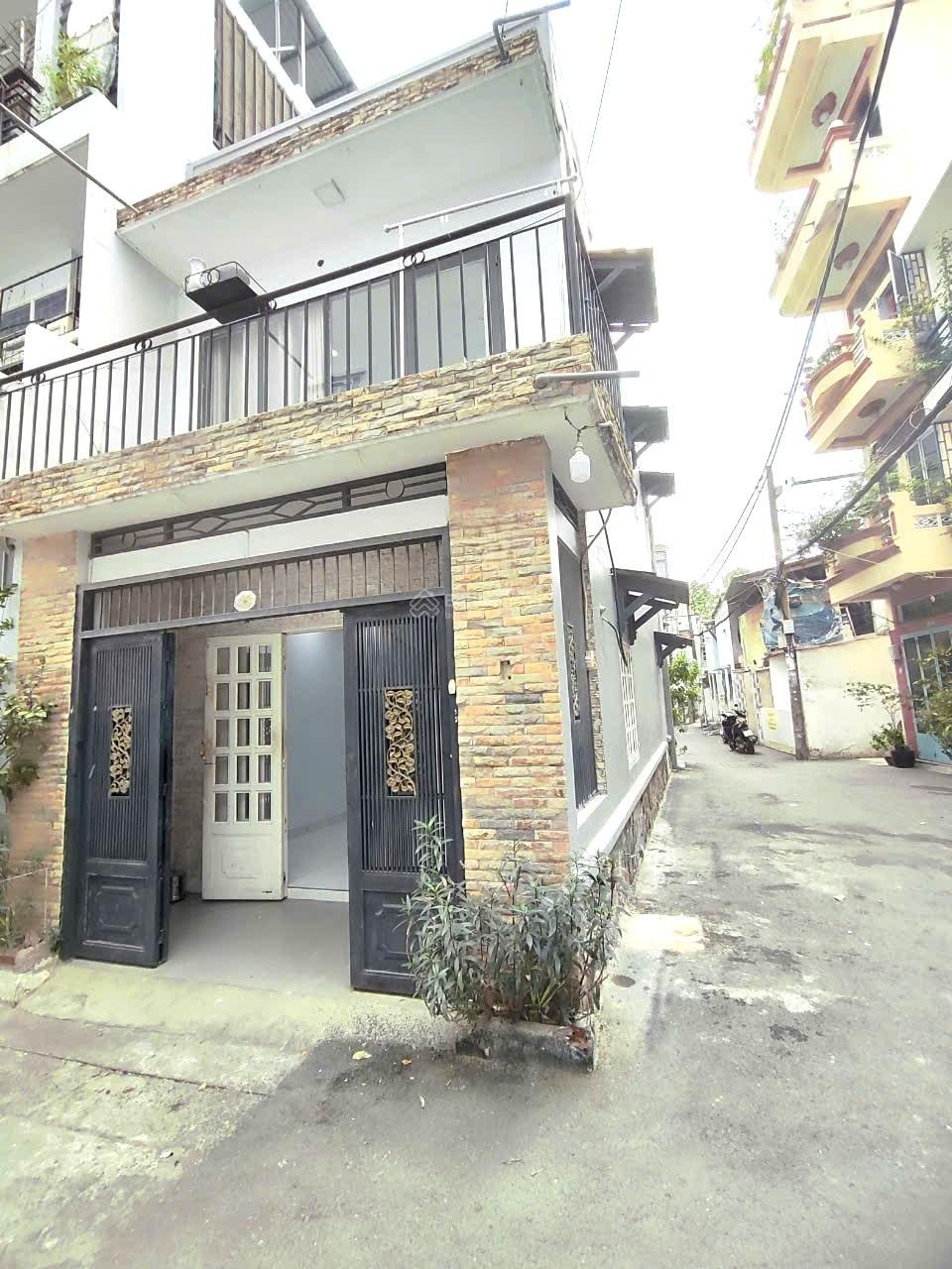 Ô tô đỗ cửa, gần Phạm Văn Đồng Gò Vấp, căn góc 2tầng 2PN 45m2, giá 6.86 tỷ