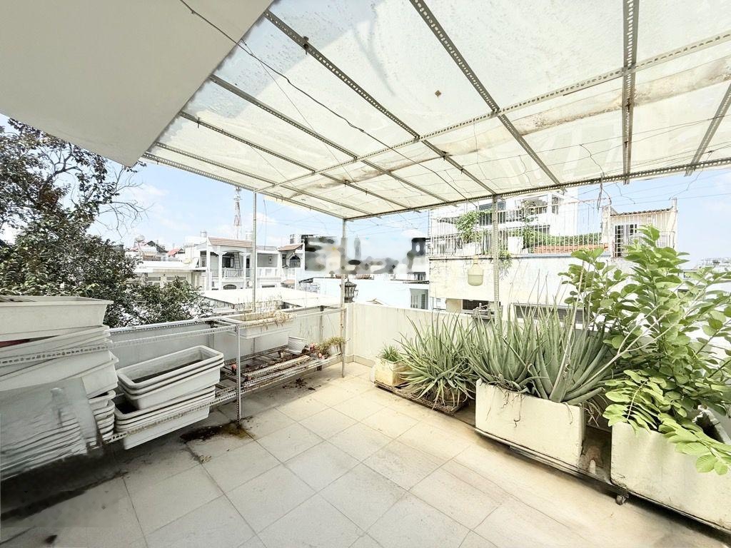 Siêu phẩm bùi đình tuý- bình thạnh-sát hẻm xe tải,4 tầng,4pn có thể lên 7 pn chỉ 8 tỷ(thương lượng)