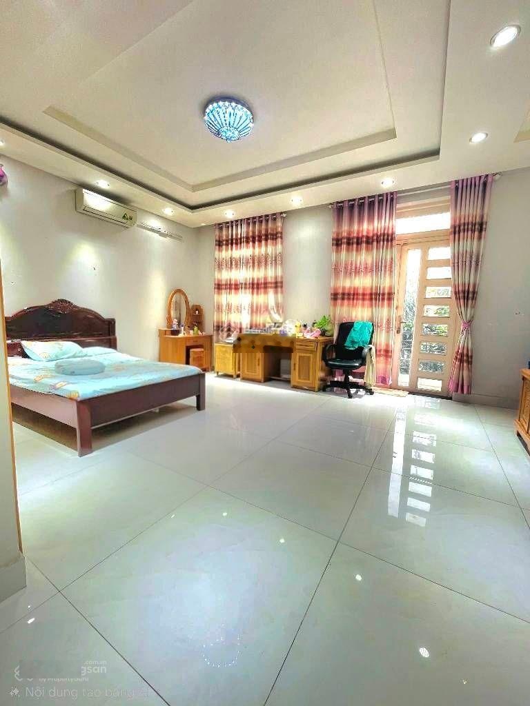 Giá tốt: 17 tỷ bé. Khu ở vip. Nhà to đón tết ấm no, Thoại Ngọc Hầu. 6 tầng. DT: 6x20m. Xem là thích