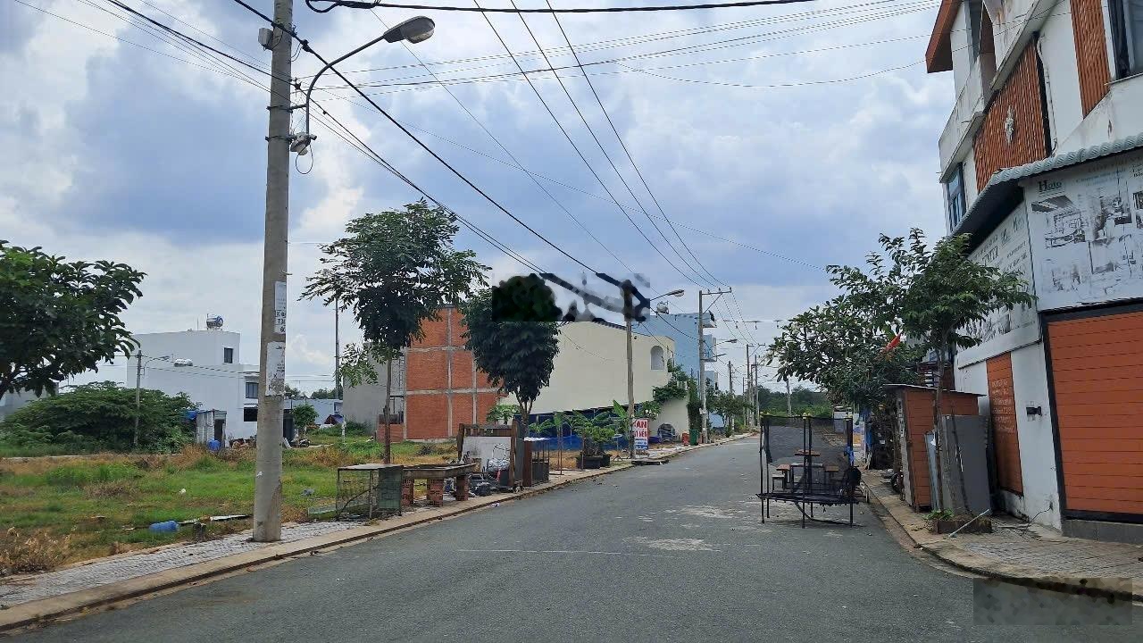 Bán nhanh Trước tết Lô đẹp P Long Phước . q9 - DT: 52m2 Giá : 2.140 tỷ còn bớt SHR đường 10m thông