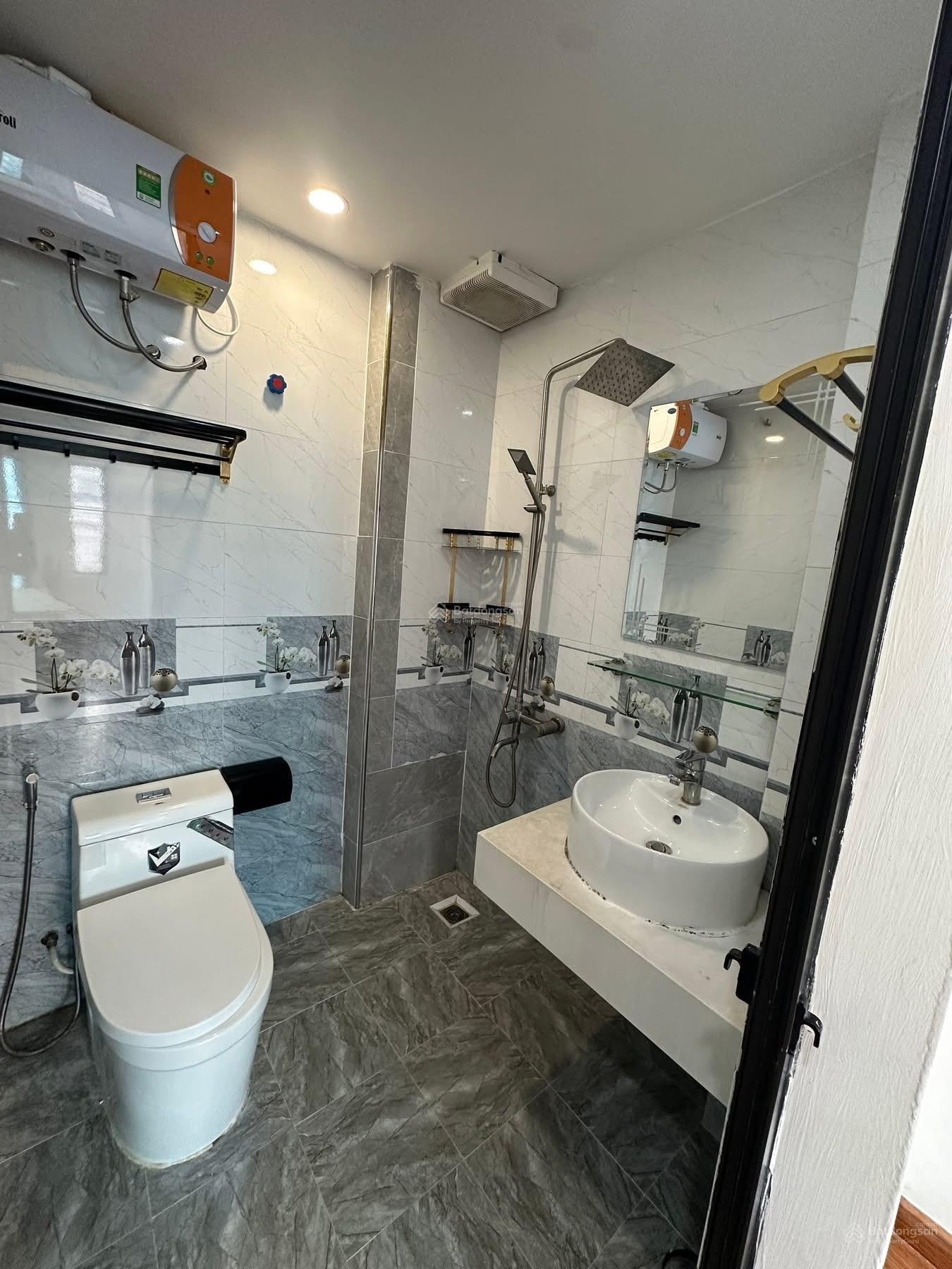 Bán nhà Hồ Tùng Mậu ô tô đỗ cửa vào nhà 7 tầng thang máy 40m2 15,8 tỷ