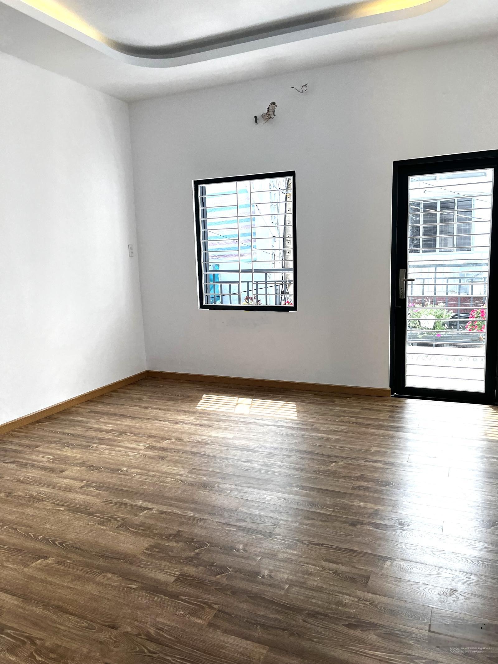 Bán nhà gấp Nguyễn Trọng Tuyển, dt 4mx11m, 1 lầu, 3PN, 2 WC, nhà mới vào ở liền, giá 7.5 tỷ ( TL)