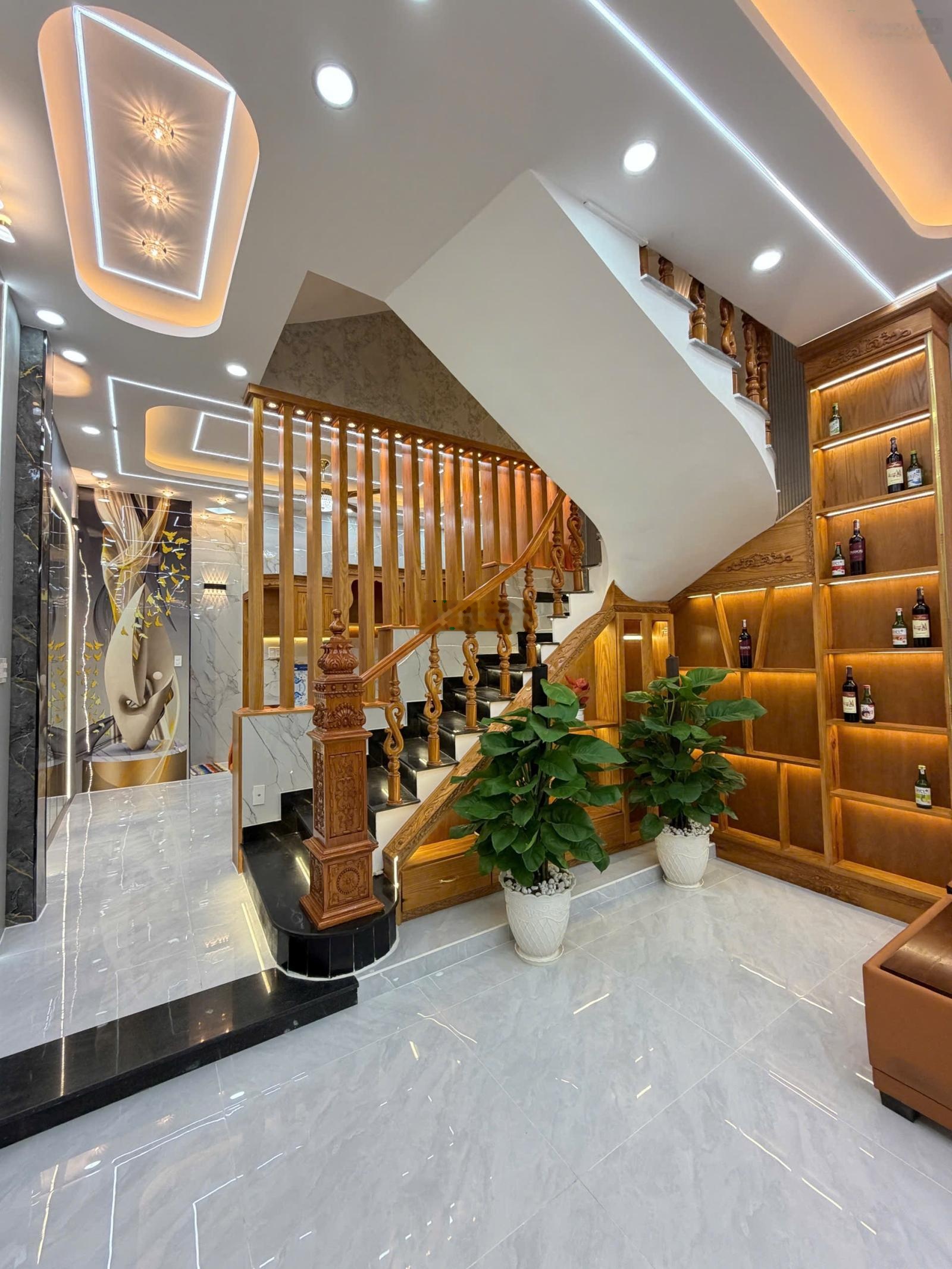 Bán nhà dt 4,5x20 đúc 3 tầng mới đẹp mặt tiền đường Trần Quang Cơ trong giáp NAT giá 7,9 tỷ.