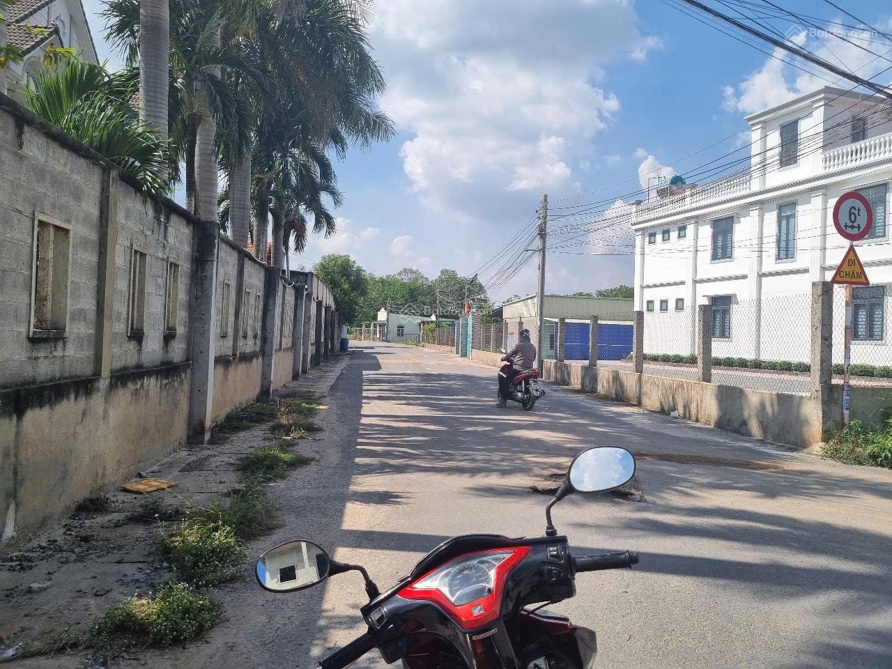 Bán đất mặt tiền đường nhựa Phú Chánh, Tân Uyên, 172m2 giá 2tỷ250