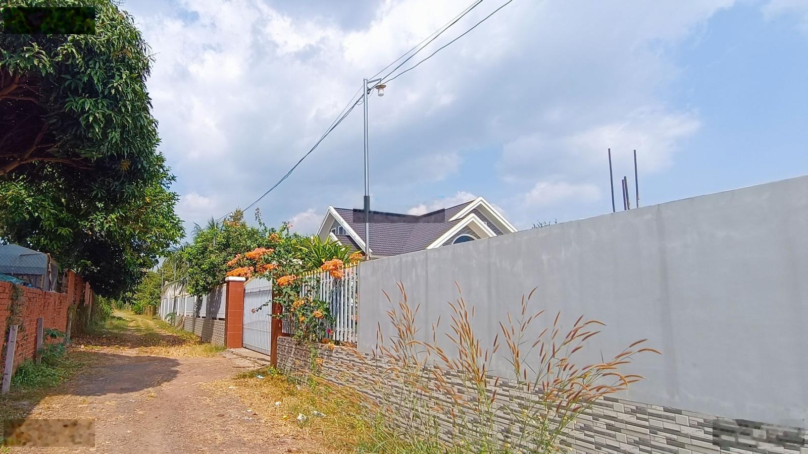 Đất làm kho xưởng có nhà Thái siêu vip điện nước đầy đủ SKC đối diện công ty cạnh trung tâm 11,5 tỷ