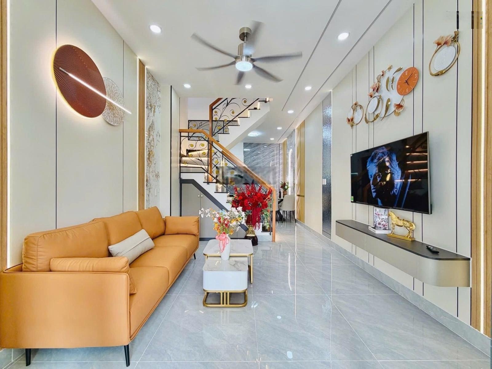 Gò Vấp Bán nhà 1 trệt 1 lầu, diện tích sàn: 80m2, 6 phòng, hẻm rộng, gần Vincom, hơn 4 tỷ.