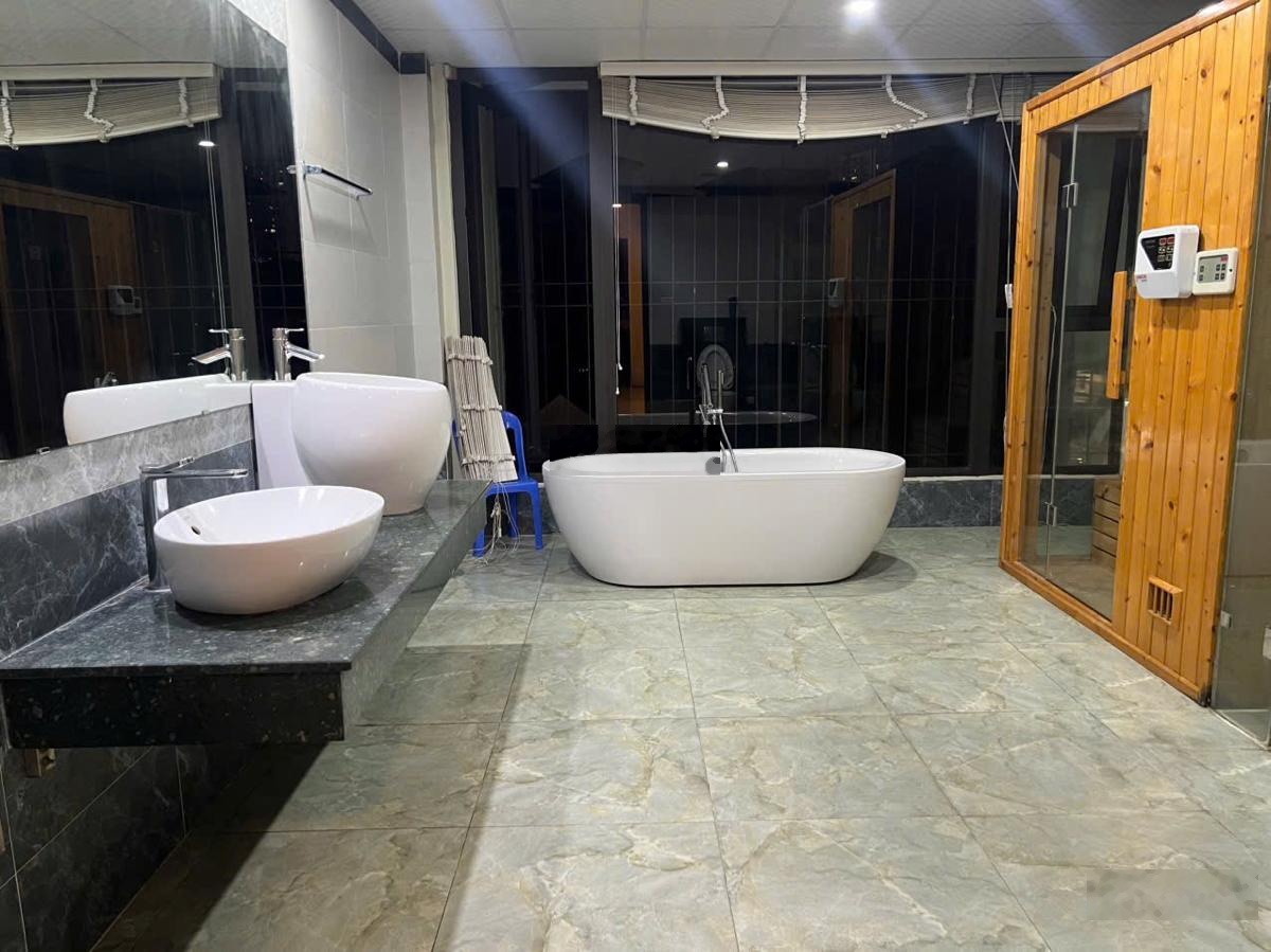 Bán nhà ngõ 105 xuân la tây hồ | 70m 7 tầng nhà đẹp- vị trí đắc địa