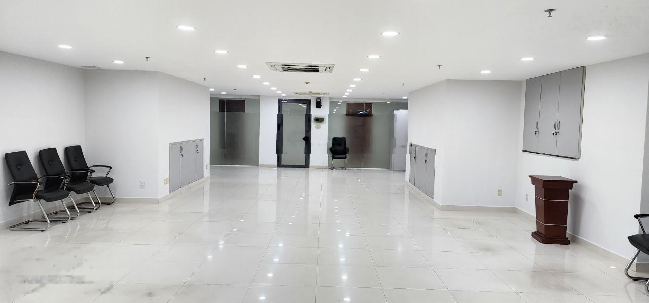 Văn phòng tại cao ốc PNTECHCONS 48 Hoa Sứ, P. Cầu Kiệu (P.7 - Q.PN cũ)